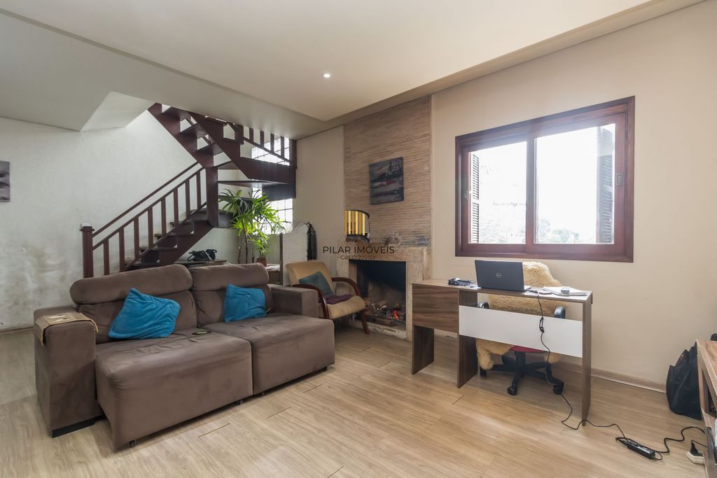 Casa de 6 dormitórios à venda Bairro Vila Nova - Porto Alegre