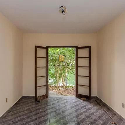 Casa à Venda na Rua da Gruta – 241,99m² – Próxima ao Hospital Divina Providência