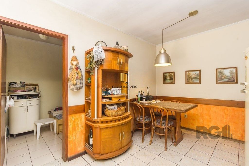 Casa 470m² - 4 dormitórios, 5 vagas no bairro Jardim São Pedro