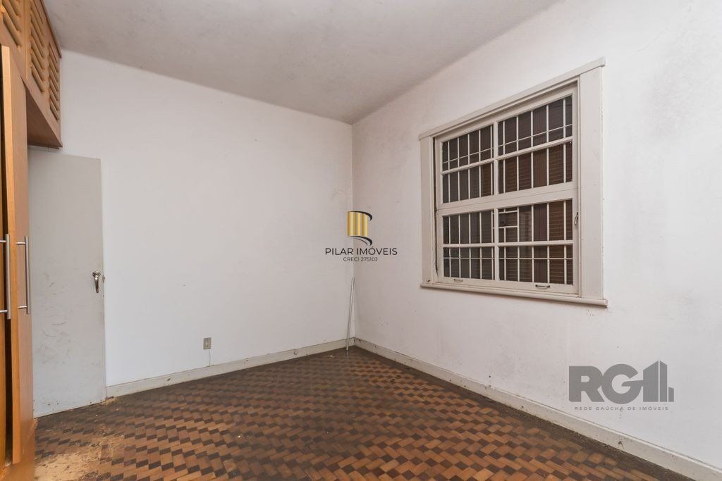 Casa de 4 dormitórios, no bairro Medianeira 