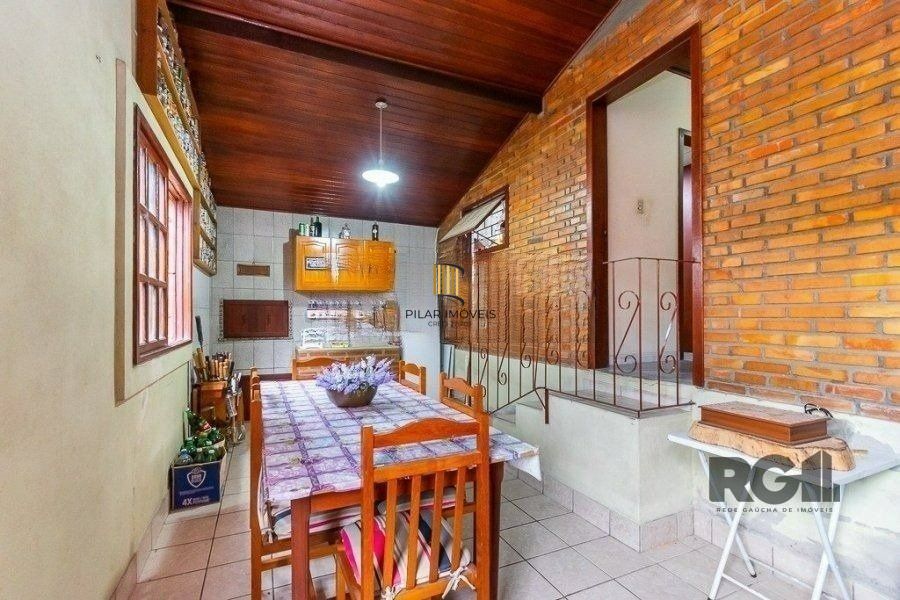 Casa para Venda - 69m², 2 dormitórios, 5 vagas - Vila Nova