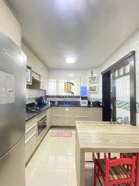 Excelente casa de 300m² com 4 dormitórios no bairro Sarandi. 