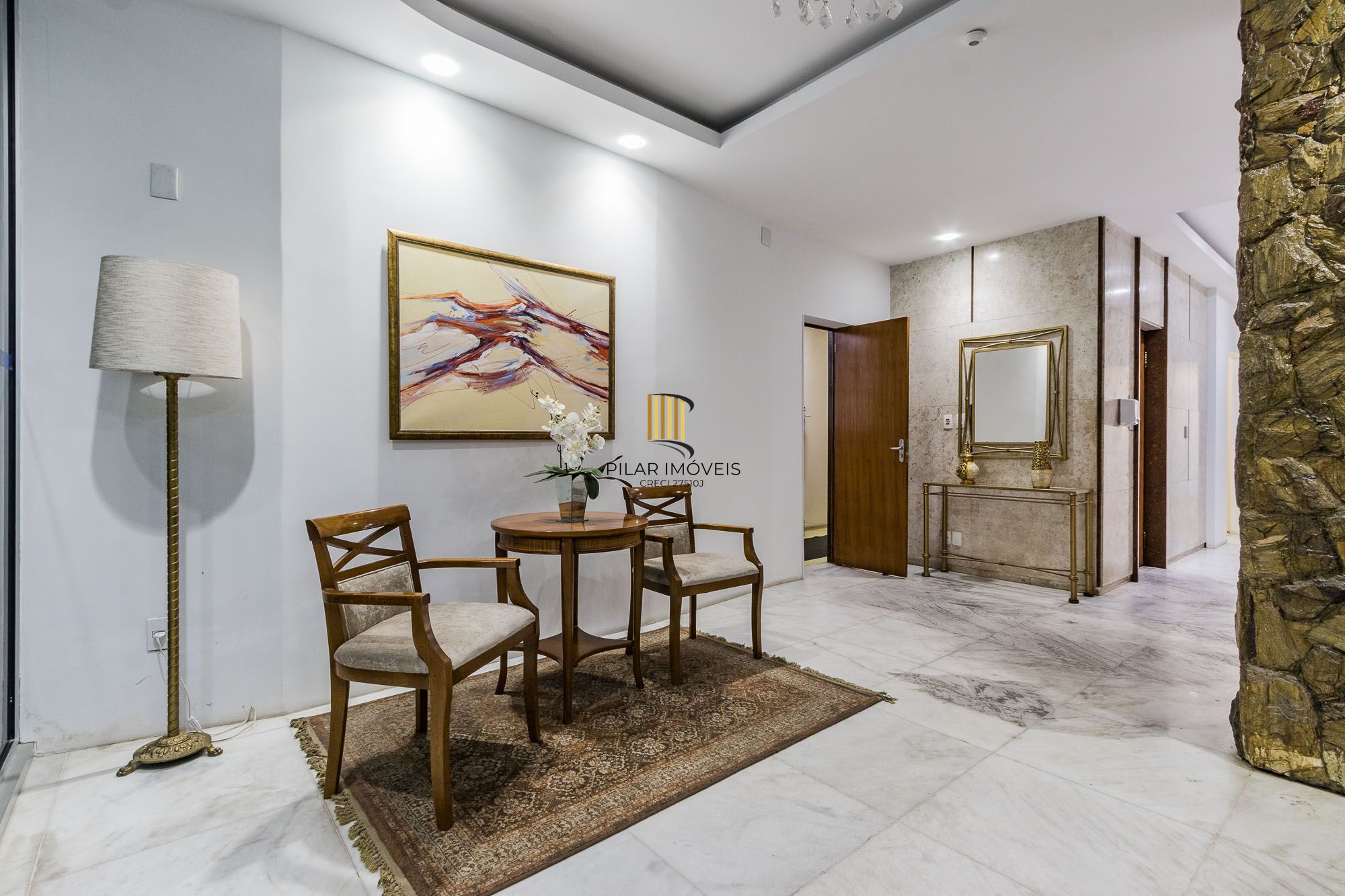 Apartamento de 3 dormitórios e 133m² à venda em Centro Histórico, Porto Alegre.