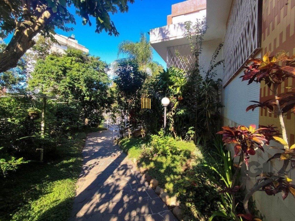 Excelente casa de 290m² com 4 dormitórios e 4 vagas