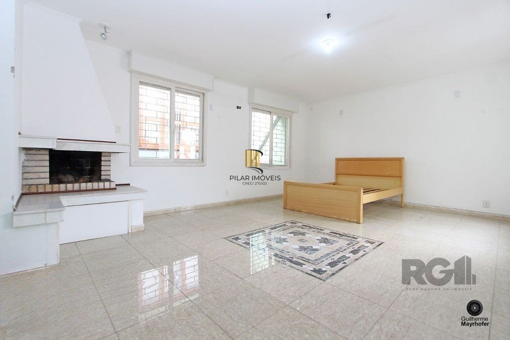 Casa com 5 suítes, 7 banheiros, 4 vagas no bairro Partenon