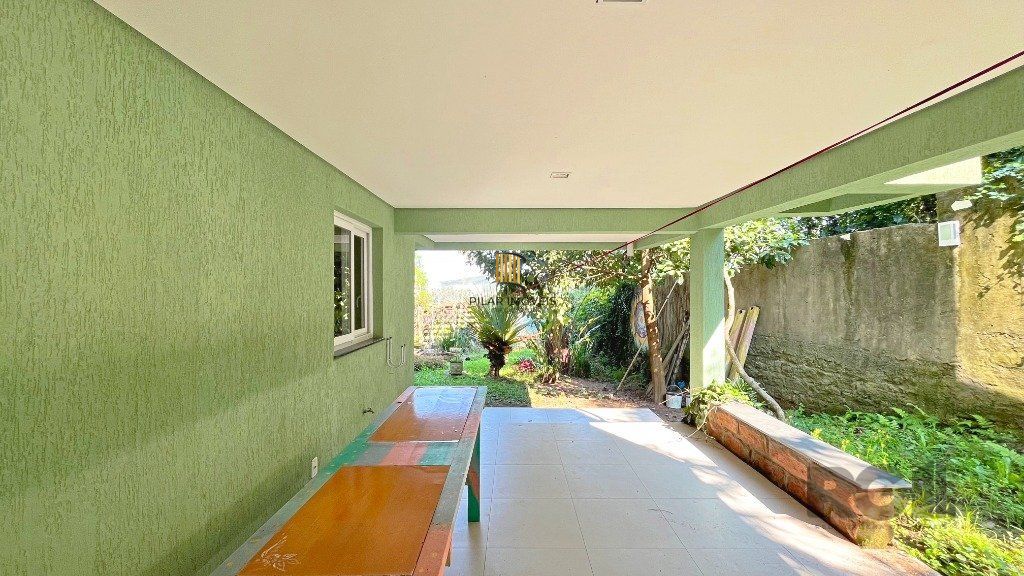 Excelente casa 03 dormitórios sendo 01 suíte com jacuzzi, 03 banheiros,  03 vagas, próxima a Av. Vicente Montéggia