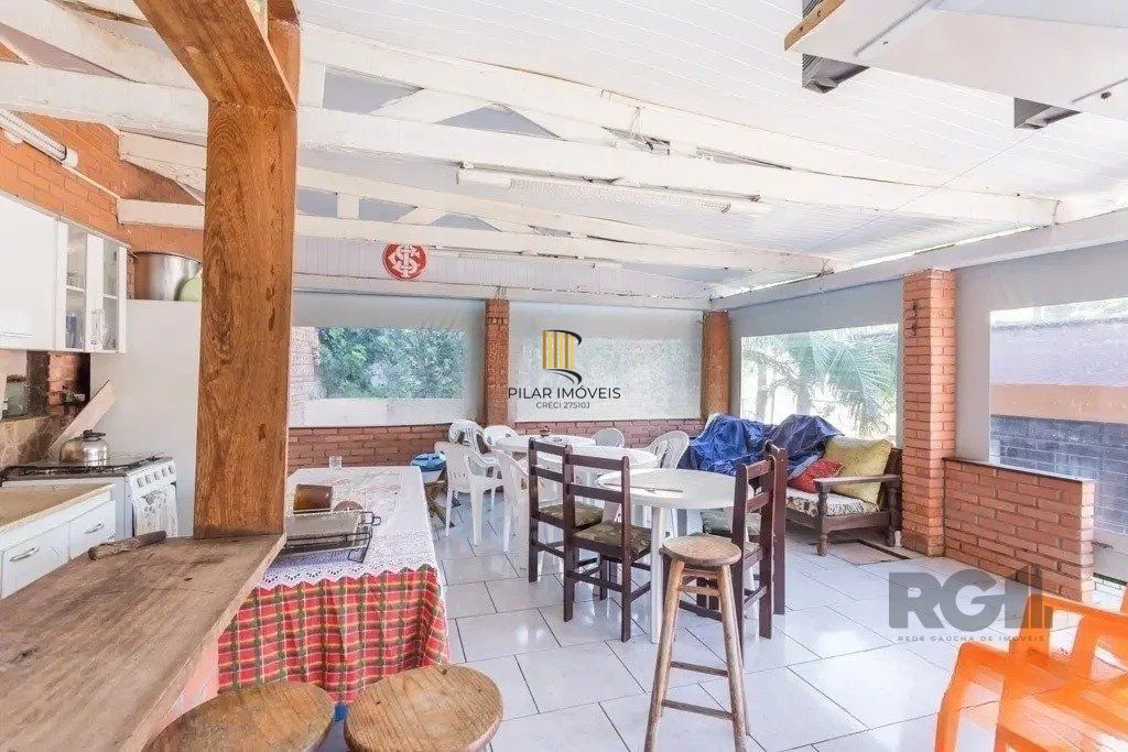 Casa de 3 dormitórios no bairro Jardim Carvalho