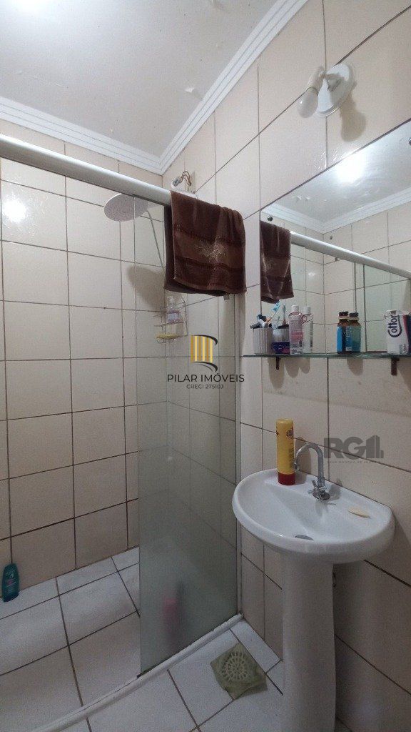 Casa de 2 dormitórios localizada no bairro Hípica