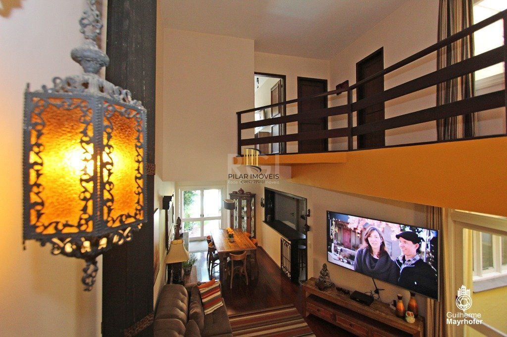 Casa para Venda - 240m², 5 dormitórios, sendo 1 suites, 3 vagas - Menino Deus