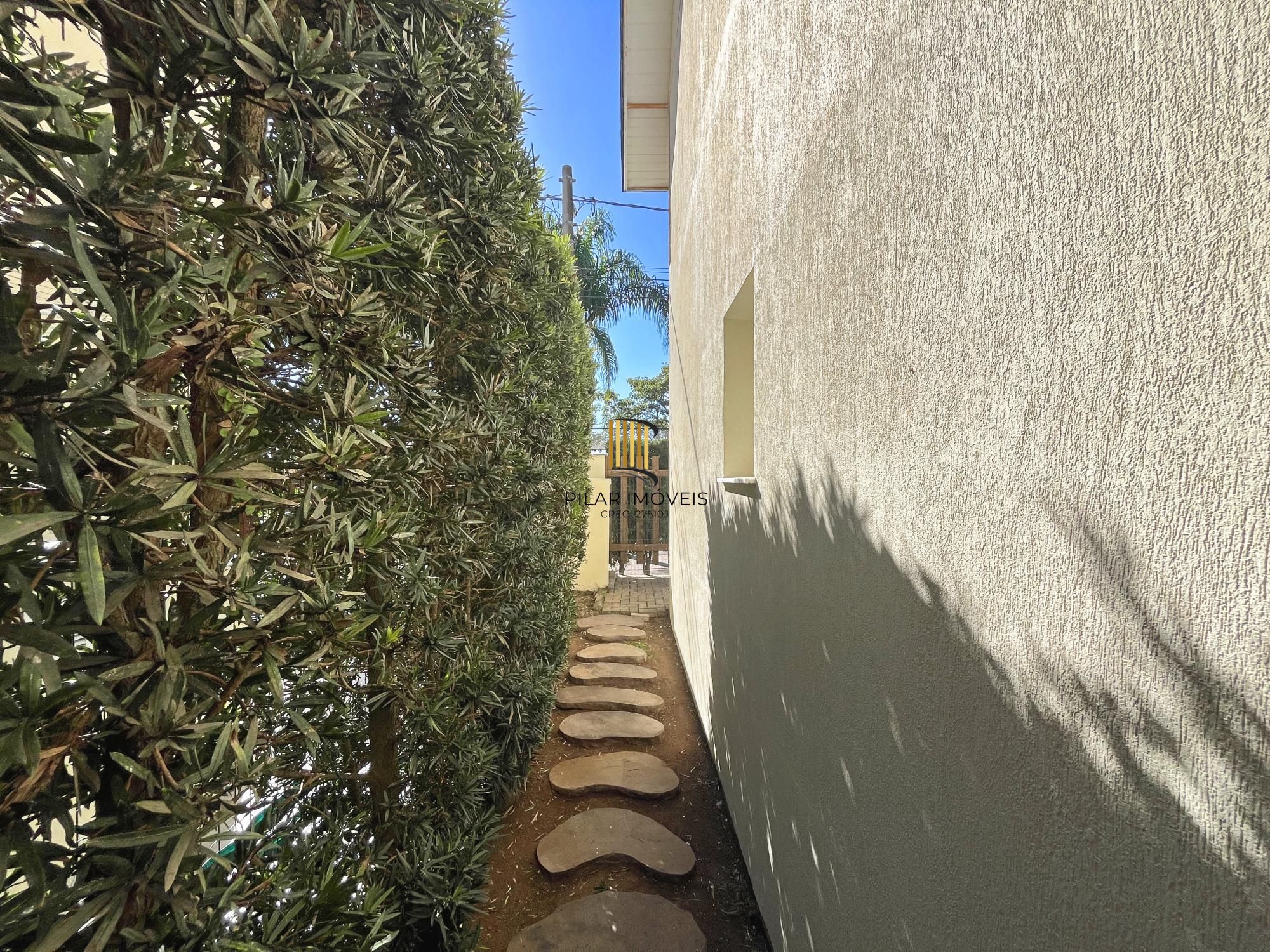 Casa de Condomínio 4 dormitórios no bairro Teresópolis