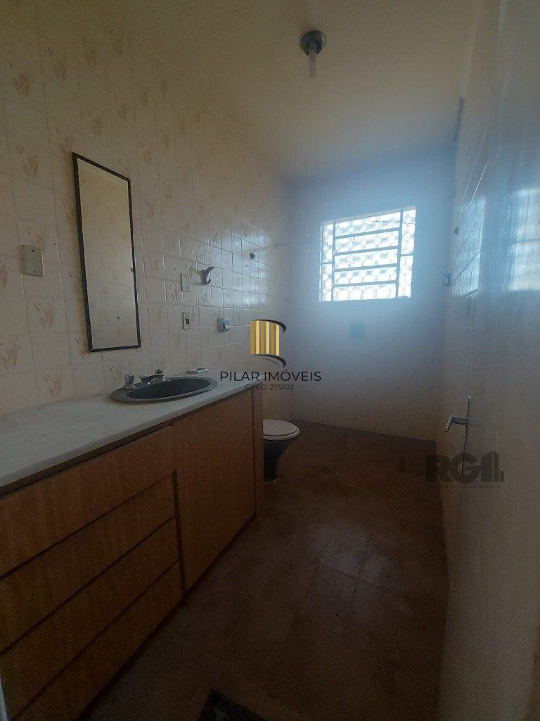 Apartamento de 2 dormitórios, mais 1 quarto de empregada, próximo a av. Teresópolis