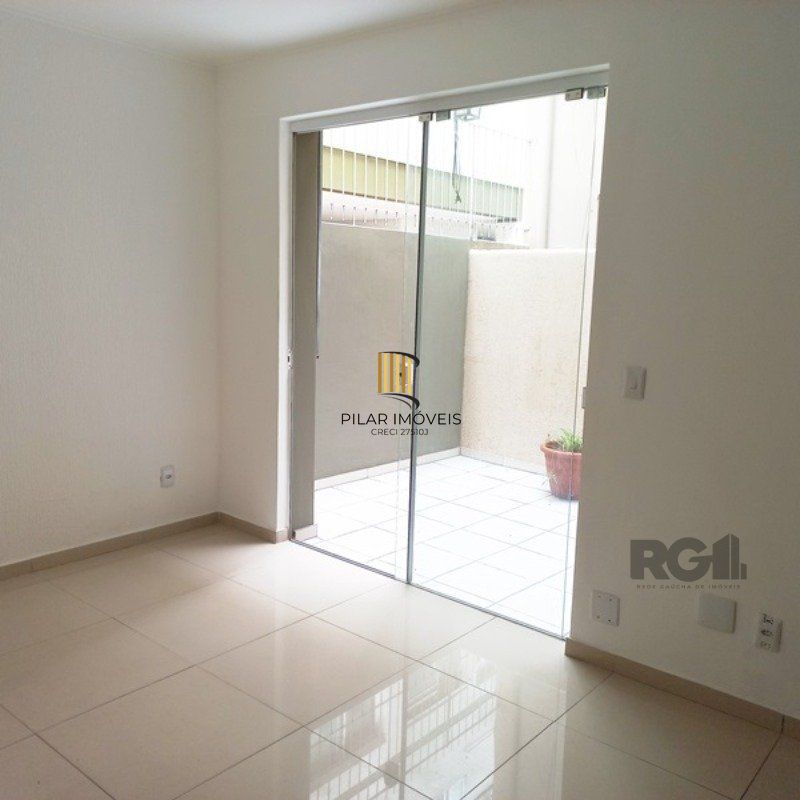 Apartamento GARDEN com dois pátios  privativas,  1 dormitório, sala, cozinha, 1 banheiro   na Av. Getúlio Vargas.