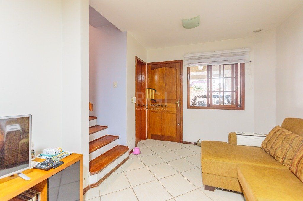 Casa 160m² - 3 dormitórios, 1 suíte, churrasqueira, terraço e 2 vagas de garagem no Guarujá
