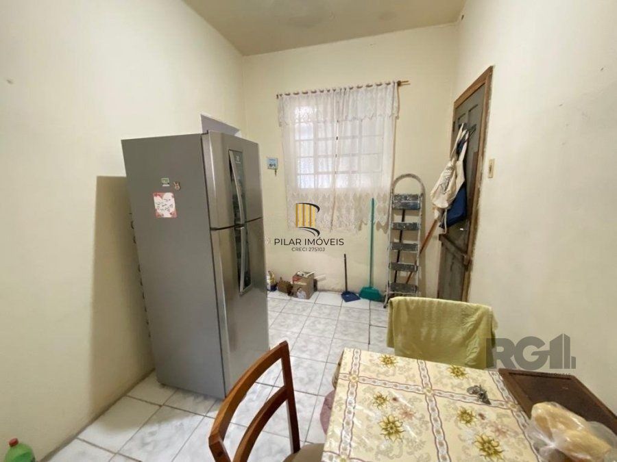 Ampla casa de 180m² com 2 dormitórios e churrasqueira.
