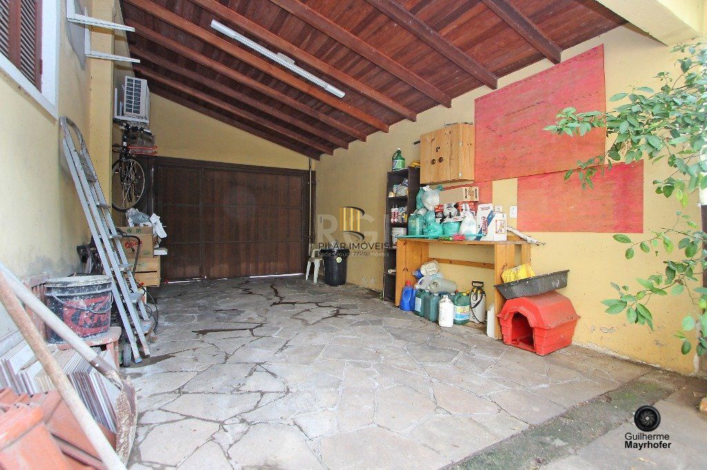 Casa para Venda - 150m², 2 dormitórios, 2 vagas - Nonoai