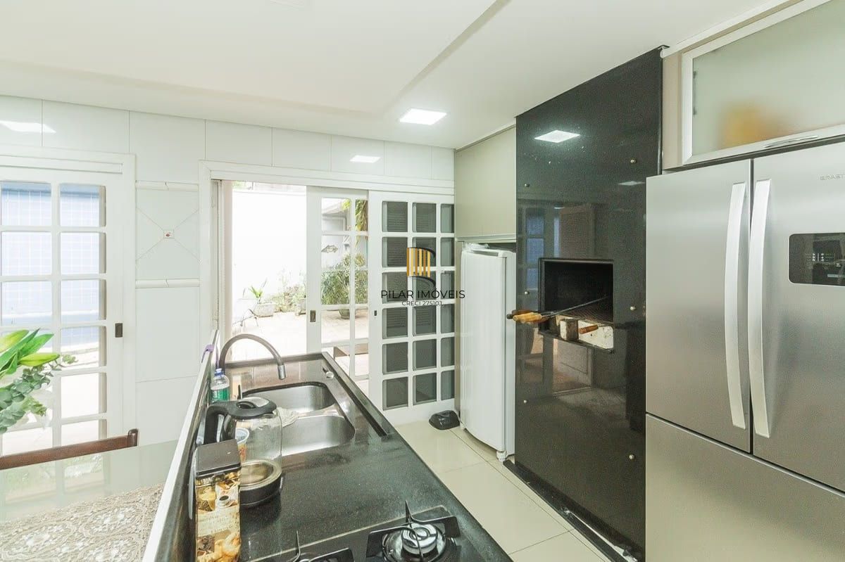 Casa com 5 dormitórios à venda em Parque Santa Fé, Porto Alegre.