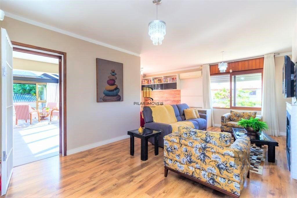 Casa de 380m², bairro Guarujá