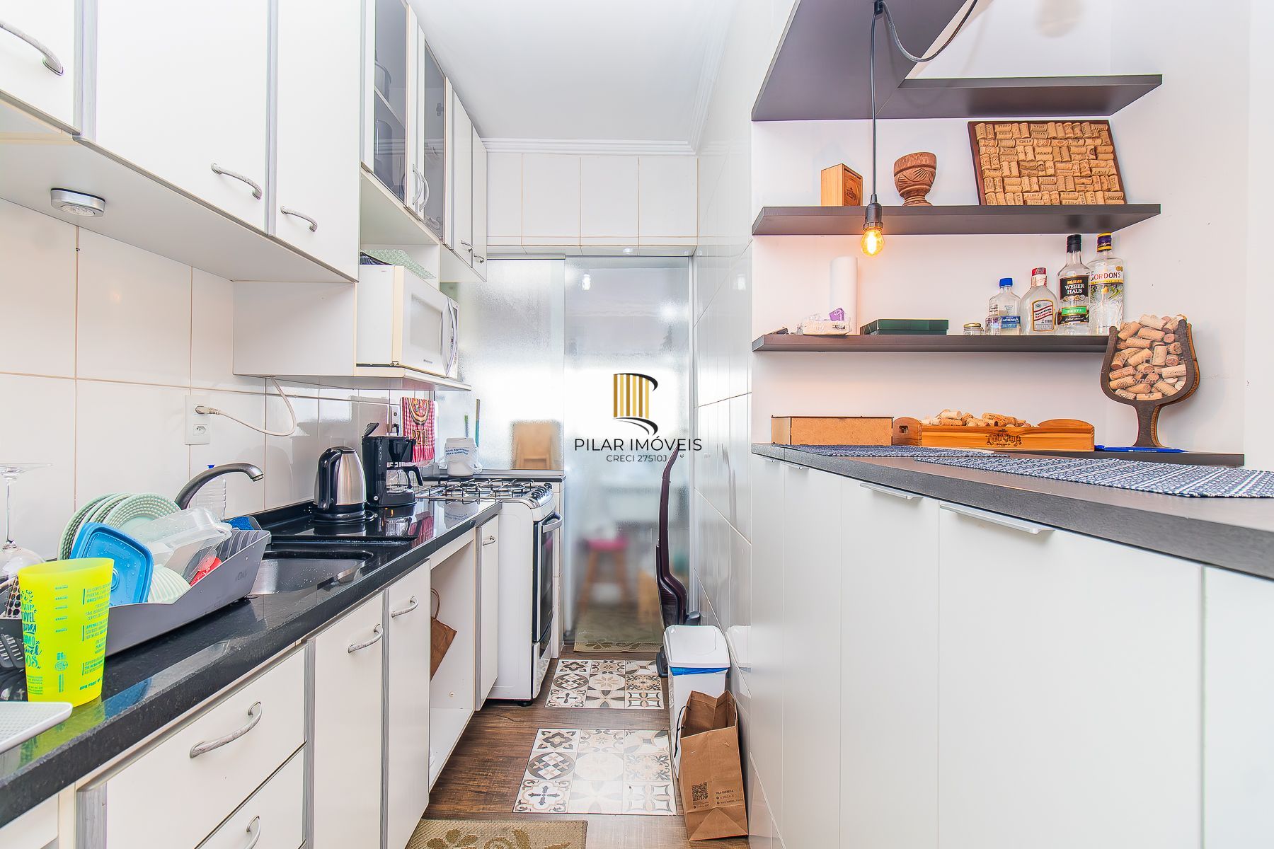 Amplo apartamento duplex com 2 dormitórios e 1 vaga de garagem.