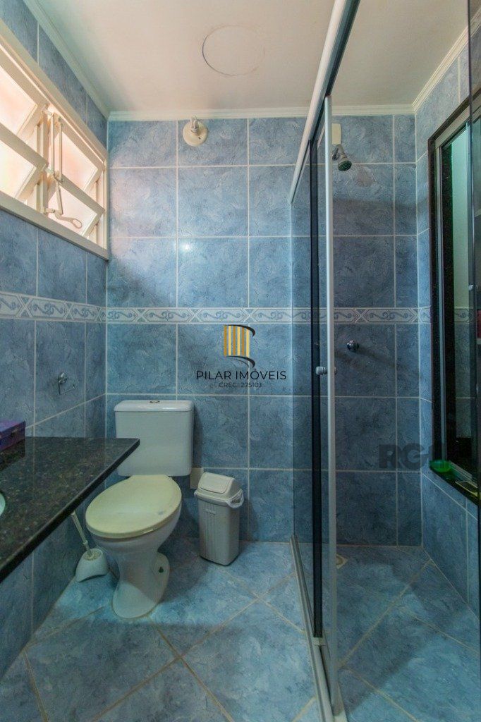 Casa em condoínio com 3 dormitorios, 2 suítes e  duas vagas de garaem no  bairroTeresópolis