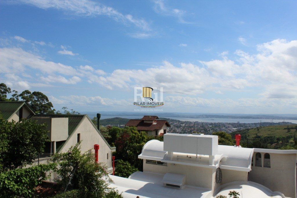 Casa para Venda - 300m², 5 dormitórios, sendo 3 suites, 5 vagas - Teresópolis