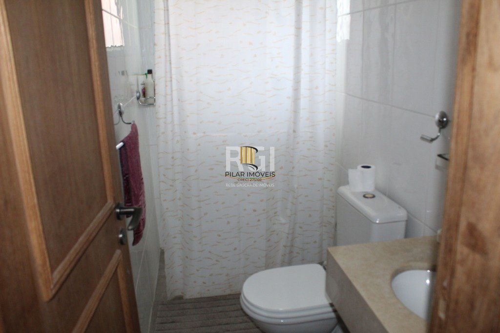 Casa para Venda - 300m², 5 dormitórios, sendo 3 suites, 5 vagas - Teresópolis