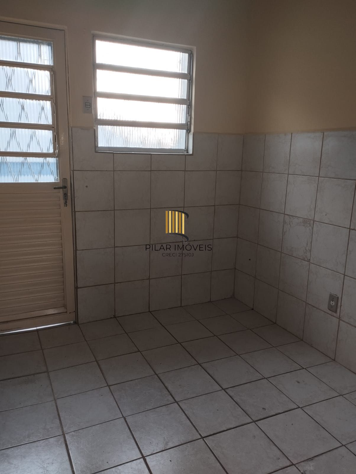 Casa 2 dormitórios no bairro Glória