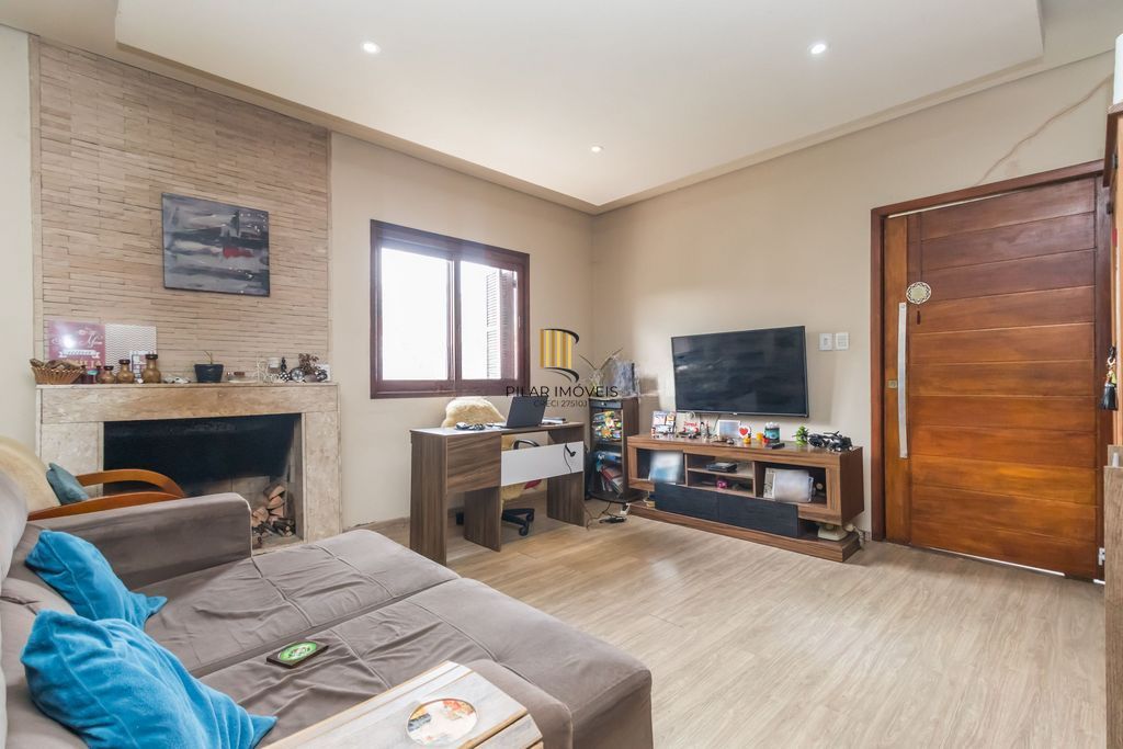 Casa de 6 dormitórios à venda Bairro Vila Nova - Porto Alegre