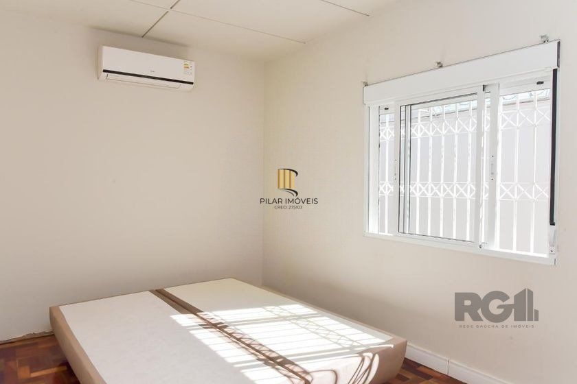 Casa de 197m² - 5 dormitórios, 3 vagas no bairro Rubem Berta