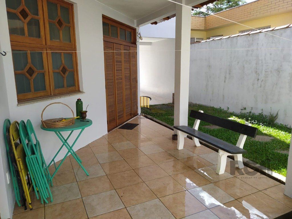 Casa 234m² - 3 dormitórios, 1 suíte e vaga para 6 carros no Jardim São Pedro