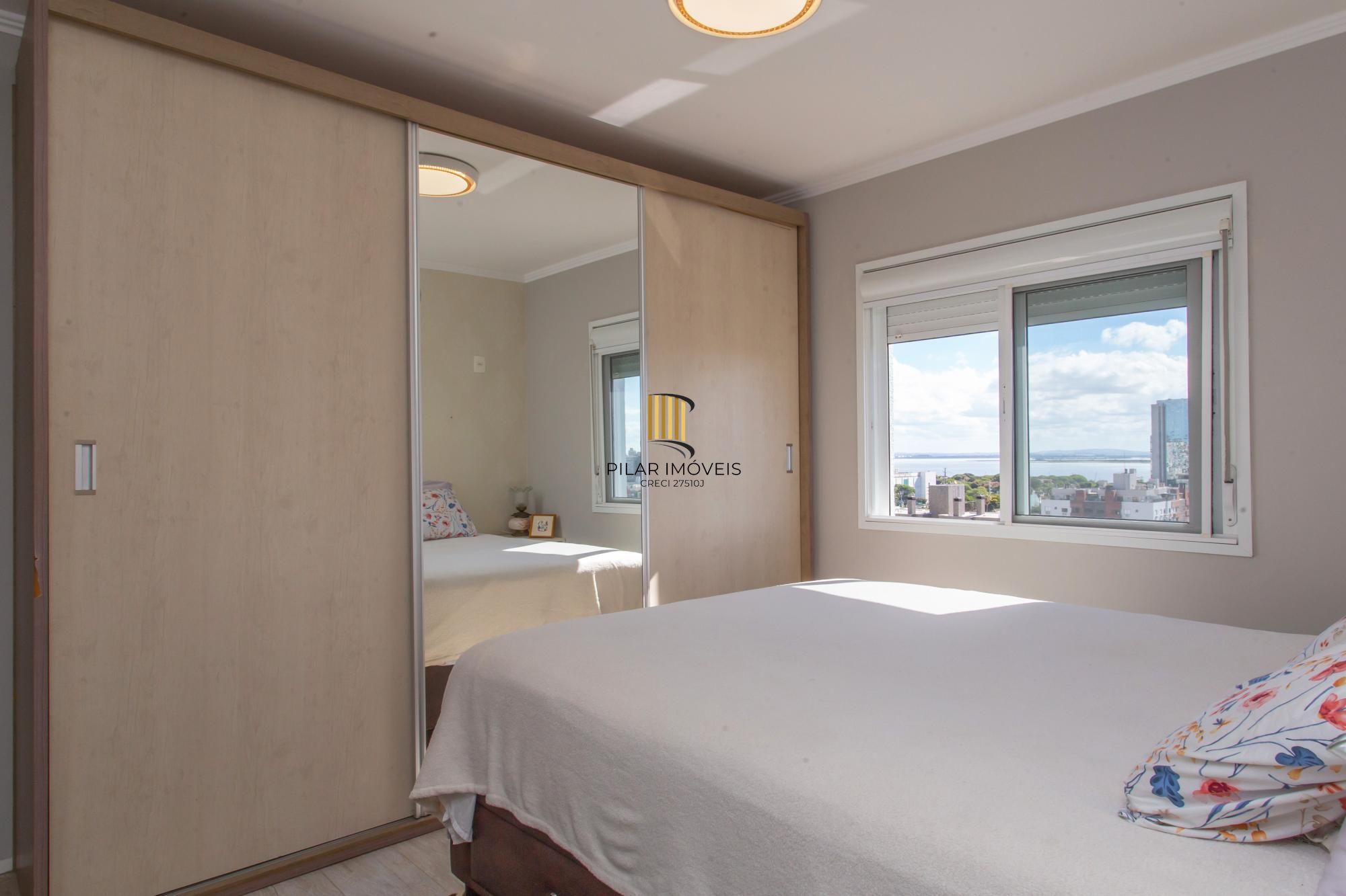 Apartamento de 02 dormitorios, suite, vaga garagem com vista livre no bairro Menino Deus-Porto Alegre.