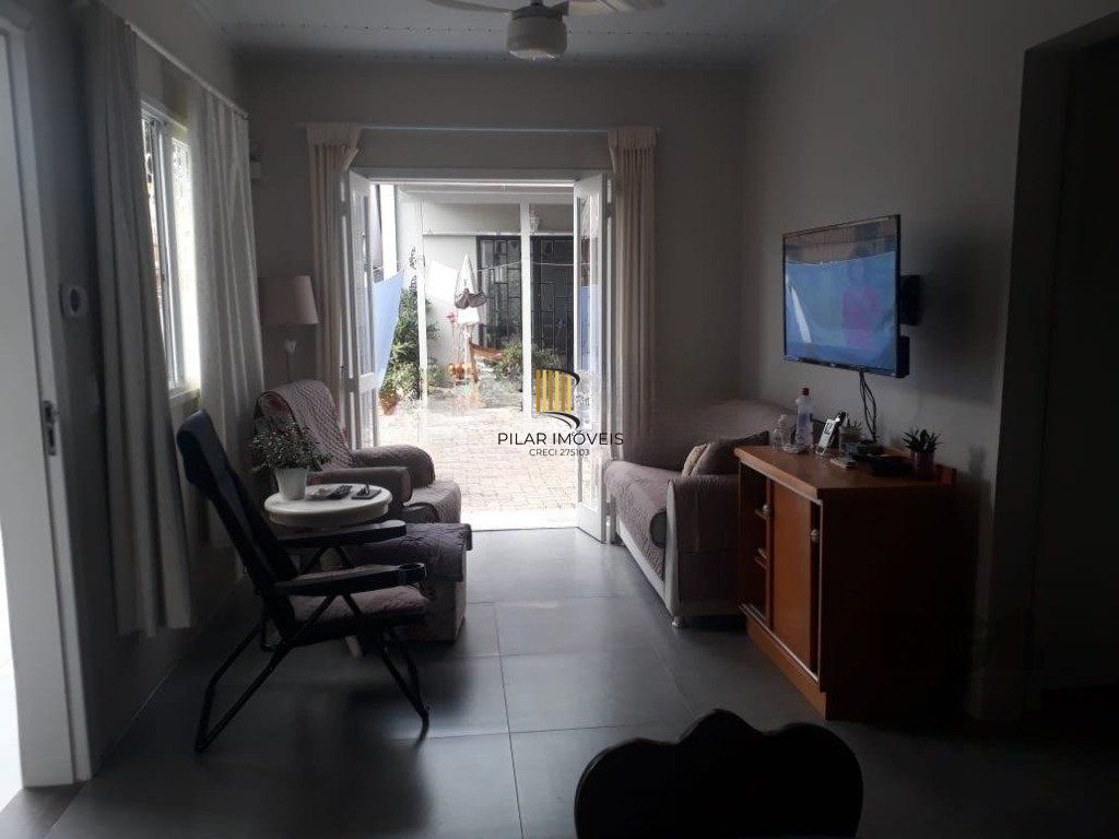Casa 4 dormitórios no bairro Nonoai
