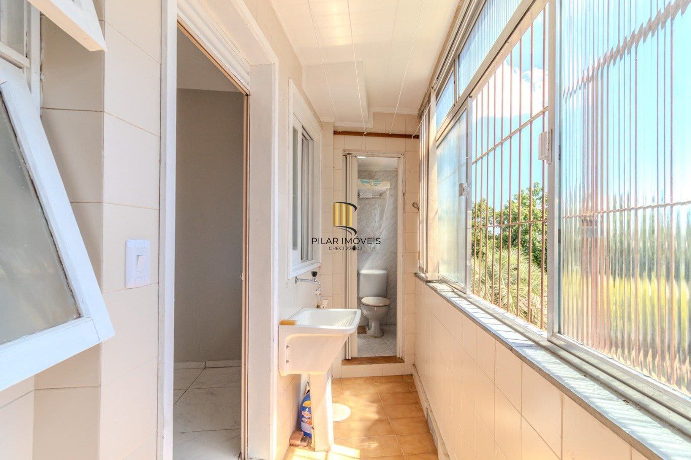 Apartamento de 2 dormitórios à venda em Vila Ipiranga, Porto Alegre.