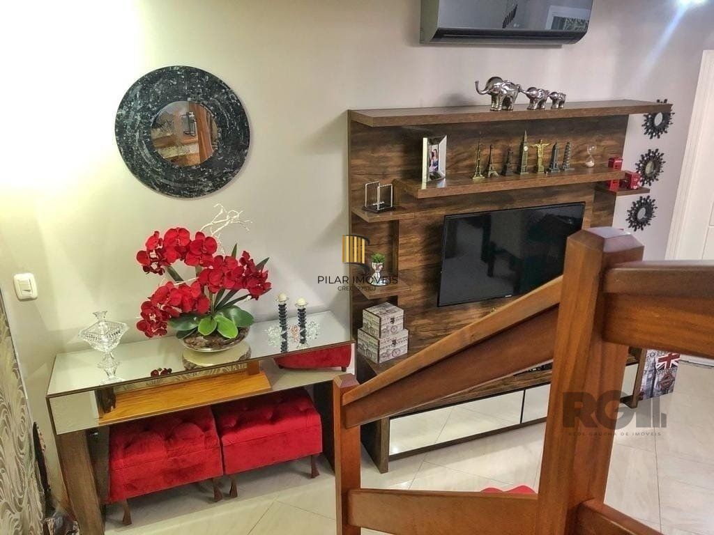 Casa em condomínio 114m² - 3 dormitórios, 1 suíte e 2 vagas no bairro Sarandi