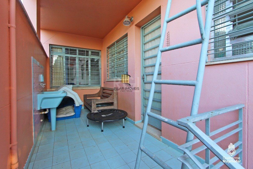 Casa para Venda - 500m², 5 dormitórios, sendo 2 suites, 5 vagas - Menino Deus