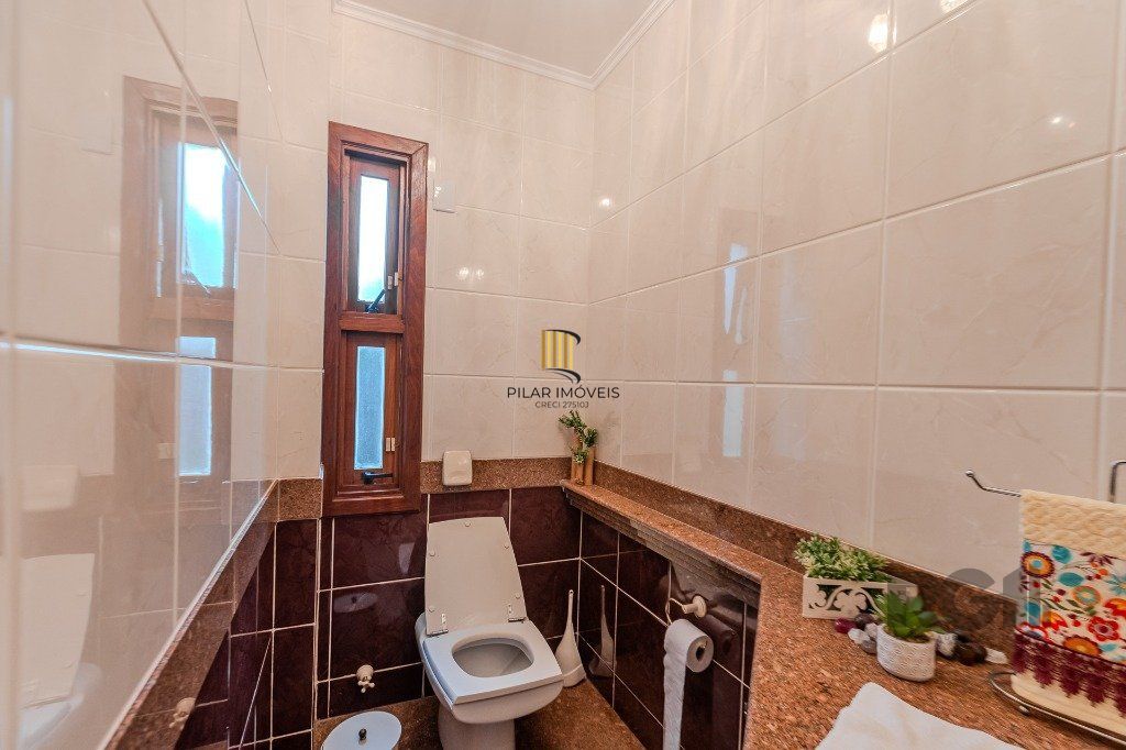 Casa 400m² - 5 dormitórios, 4 vagas no bairro Vila Jardim