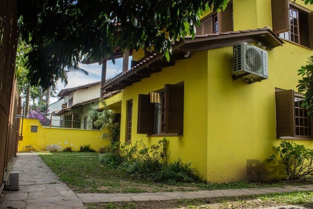 Casa 298m² - 4 dormitórios, 3 vagas na Zona Norte
