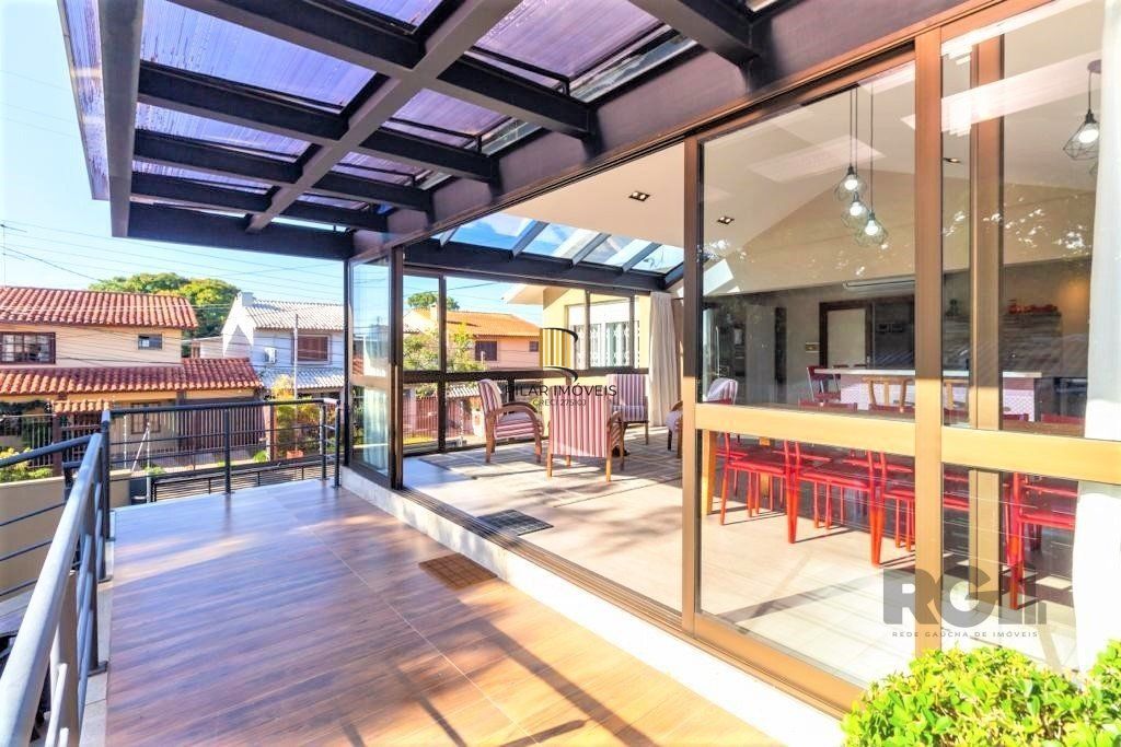 Casa de 380m², bairro Guarujá