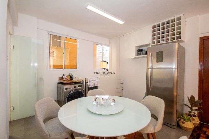 Apartamento com 3 dormitorios e suíte no Centro de Porto Alegre-RS.