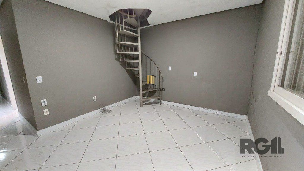 Casa 3 dormitórios no bairro Azenha