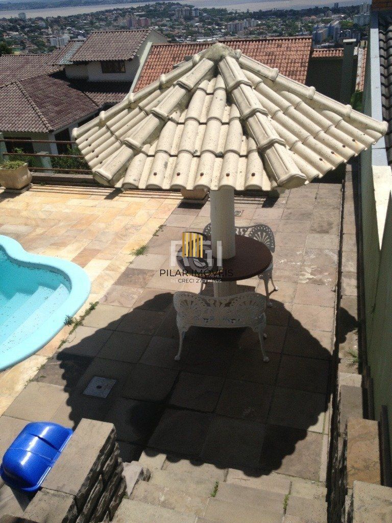 Casa Condominio para Venda - 350m², 4 dormitórios, sendo 1 suites, 2 vagas - Nonoai