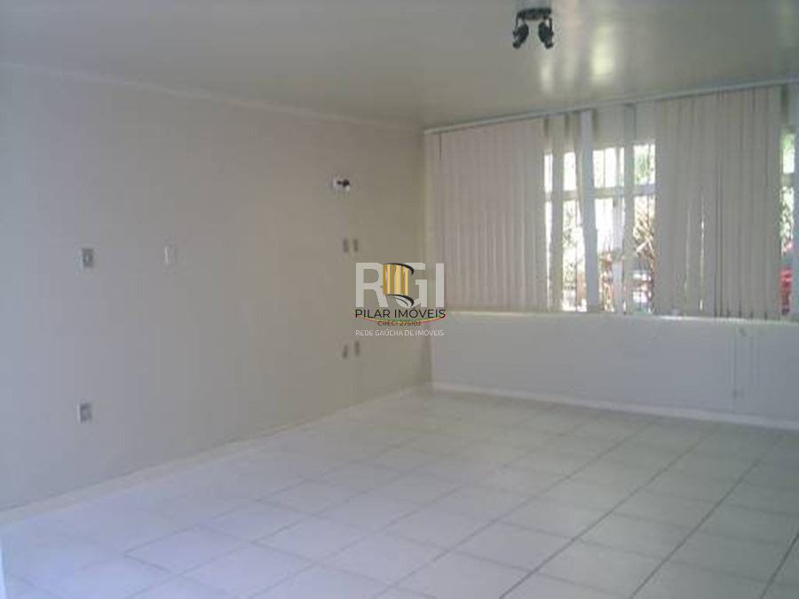 Casa para Venda - 250m², 3 dormitórios, 2 vagas - Petrópolis
