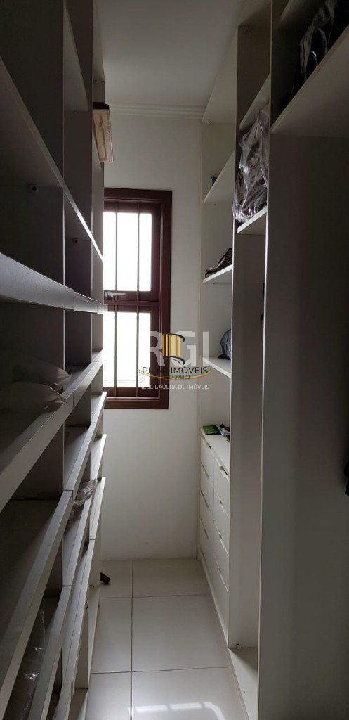 Casa para Venda - 300m², 4 dormitórios, sendo 2 suites, 4 vagas - Medianeira