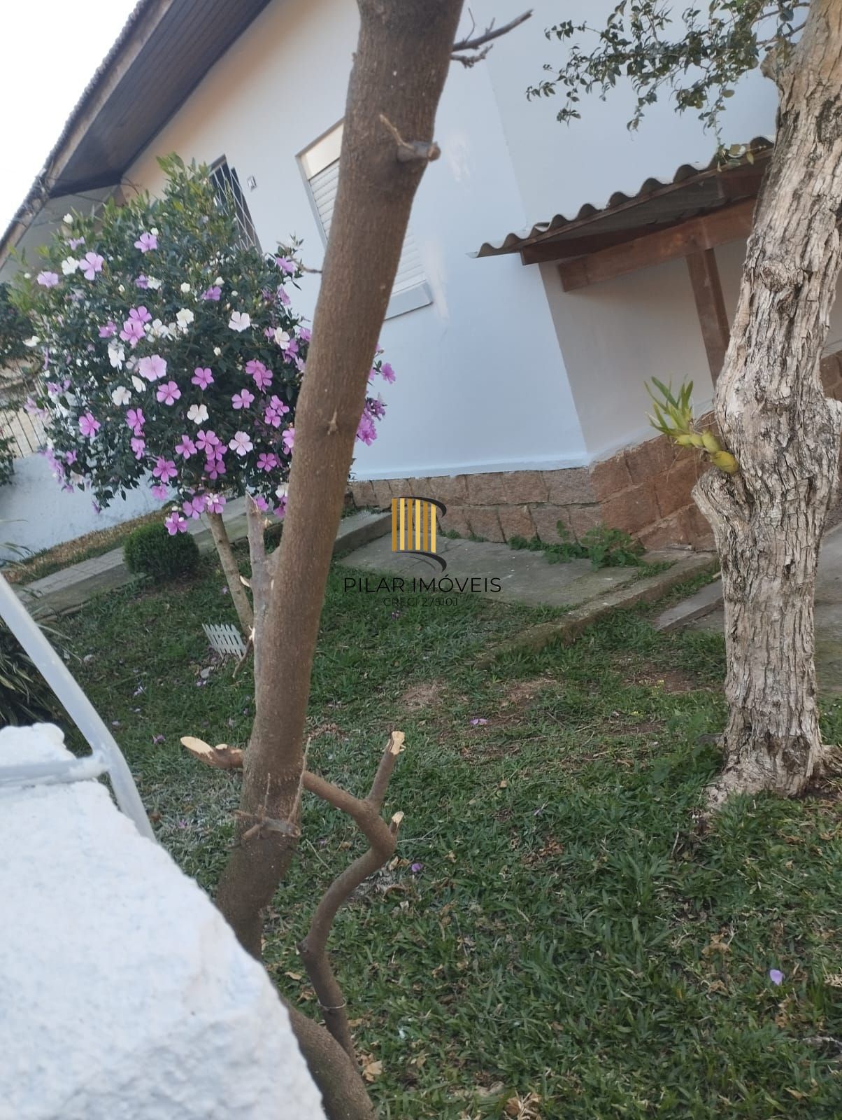 Casa 2 dormitórios no bairro Glória