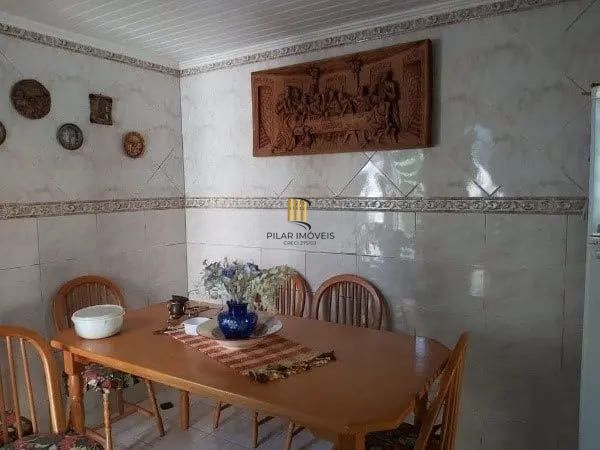 Casa com 4 dormitórios no bairro Passo da Areia