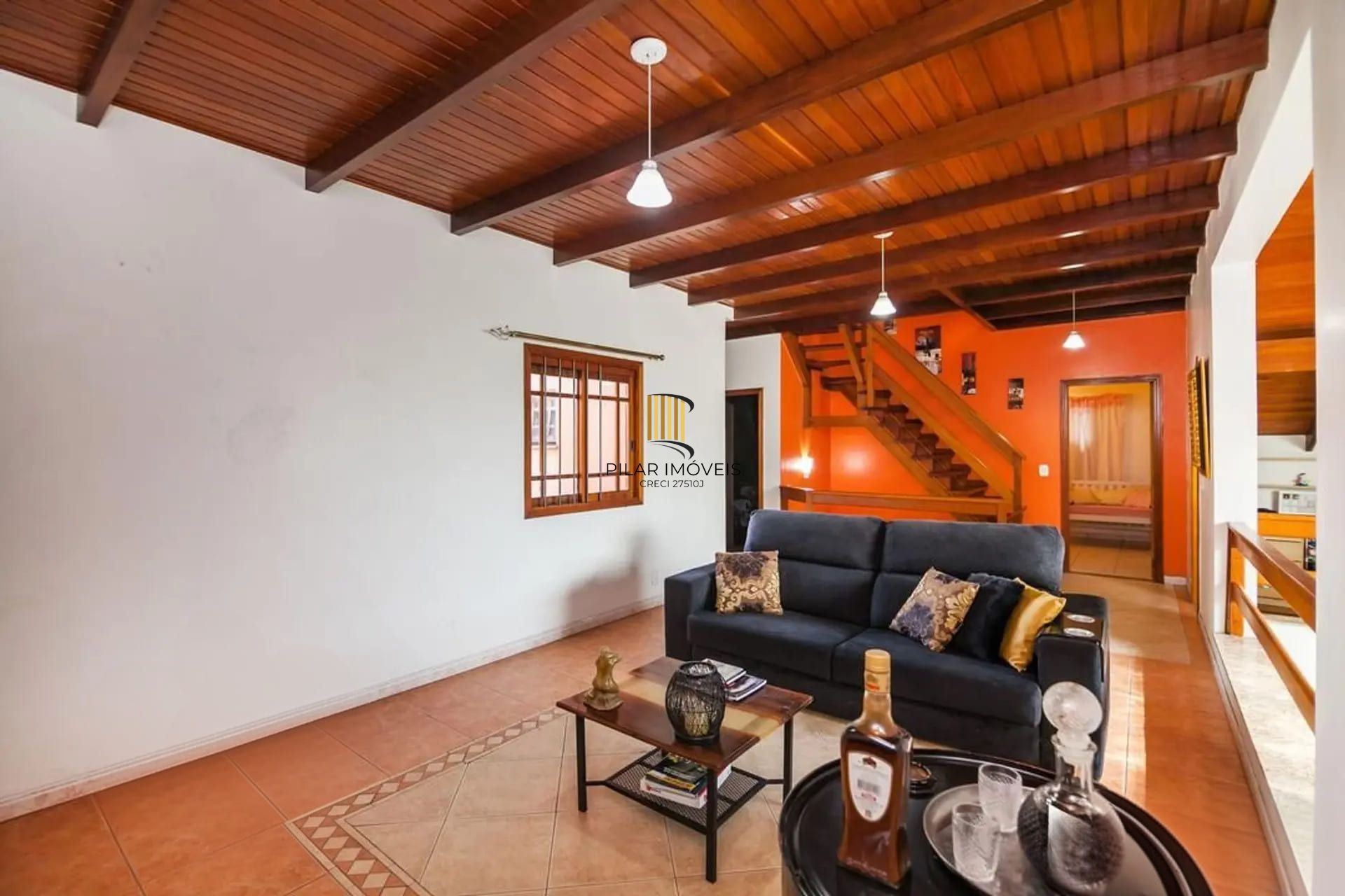 Casa de 4 dormitórios à venda no Bairro Rubem Berta, Porto Alegre.