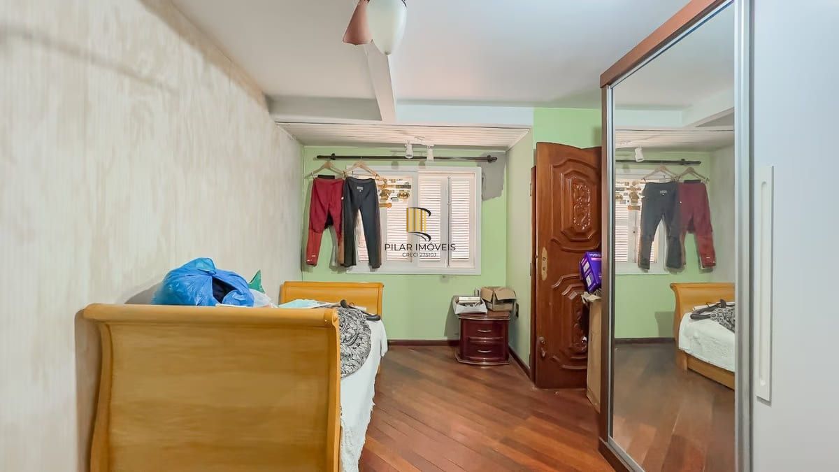 Sobrado de 3 dormitórios e 91m² à venda em Parque Santa Fé, Porto Alegre.