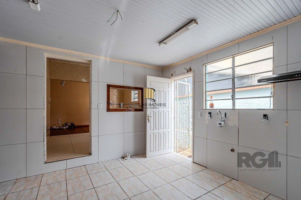 Casa 3 dormitórios no bairro Medianeira