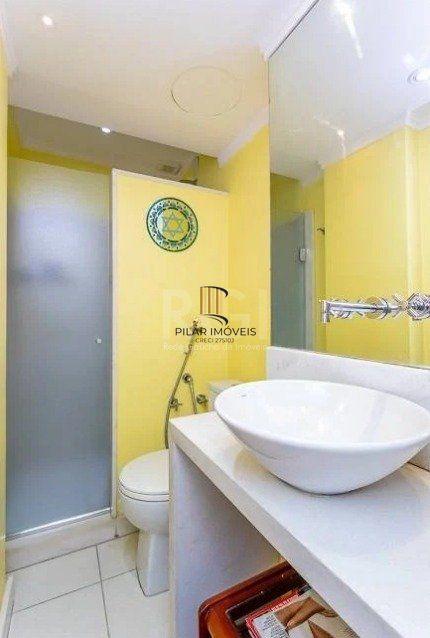 Apartamento 148m² - semi mobiliado, 2 dormitórios, 1 suíte e 1 vaga de garagem no bairro Bom Fim