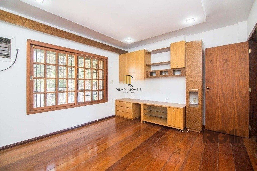 Casa para Venda - 443m², 3 dormitórios, 4 vagas - Alto Petrópolis