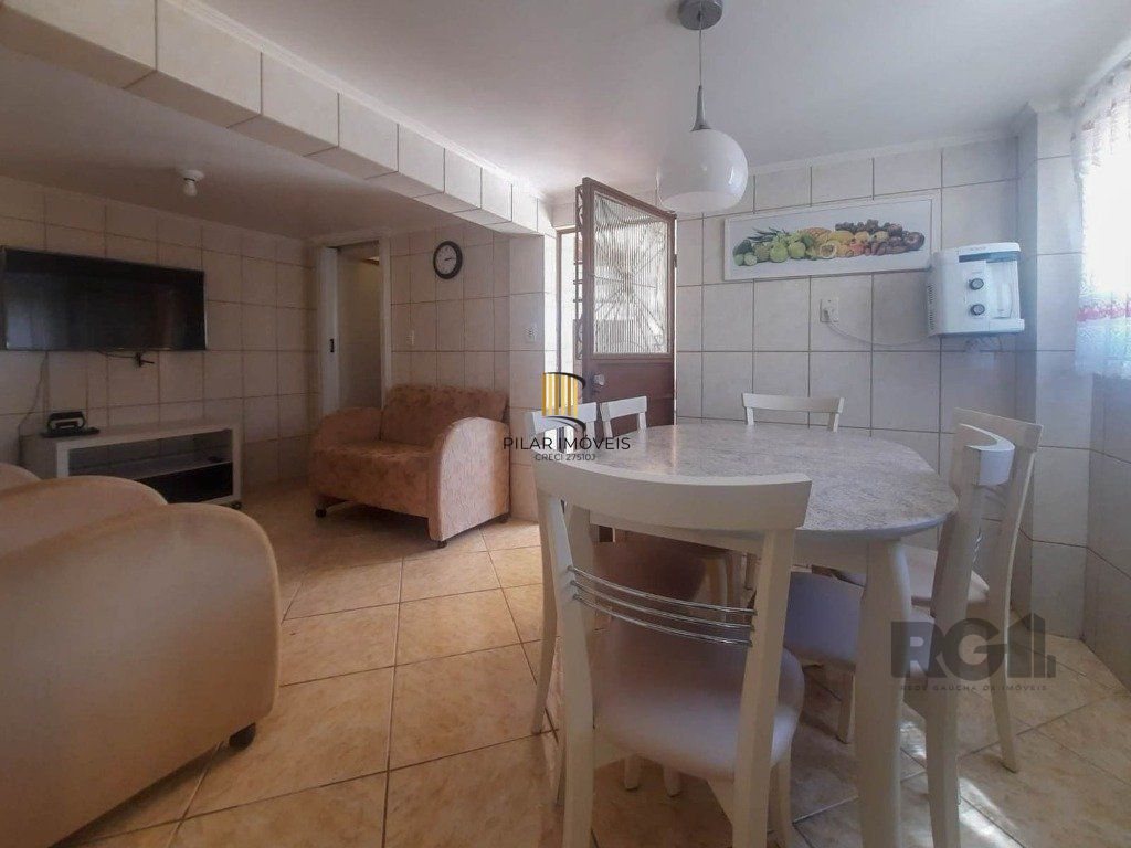 Excelente casa de 240m² com 4 dormitórios e 2 vagas.